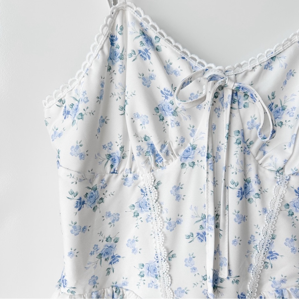 Blue and white floral midi dress - Picture 7 of 15